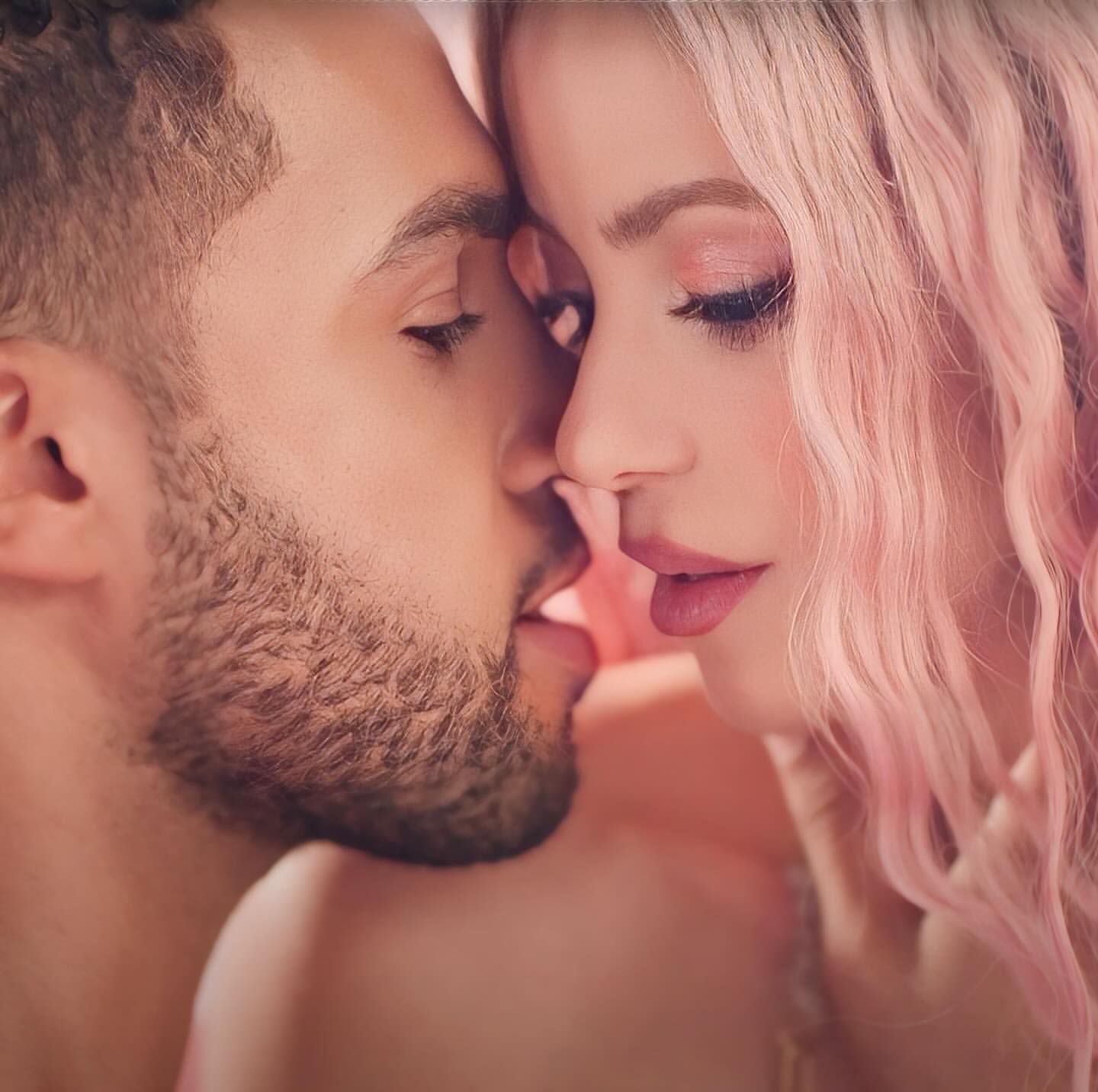 Shakira: Βγαίνει με τον ηθοποιό Lucien Laviscount