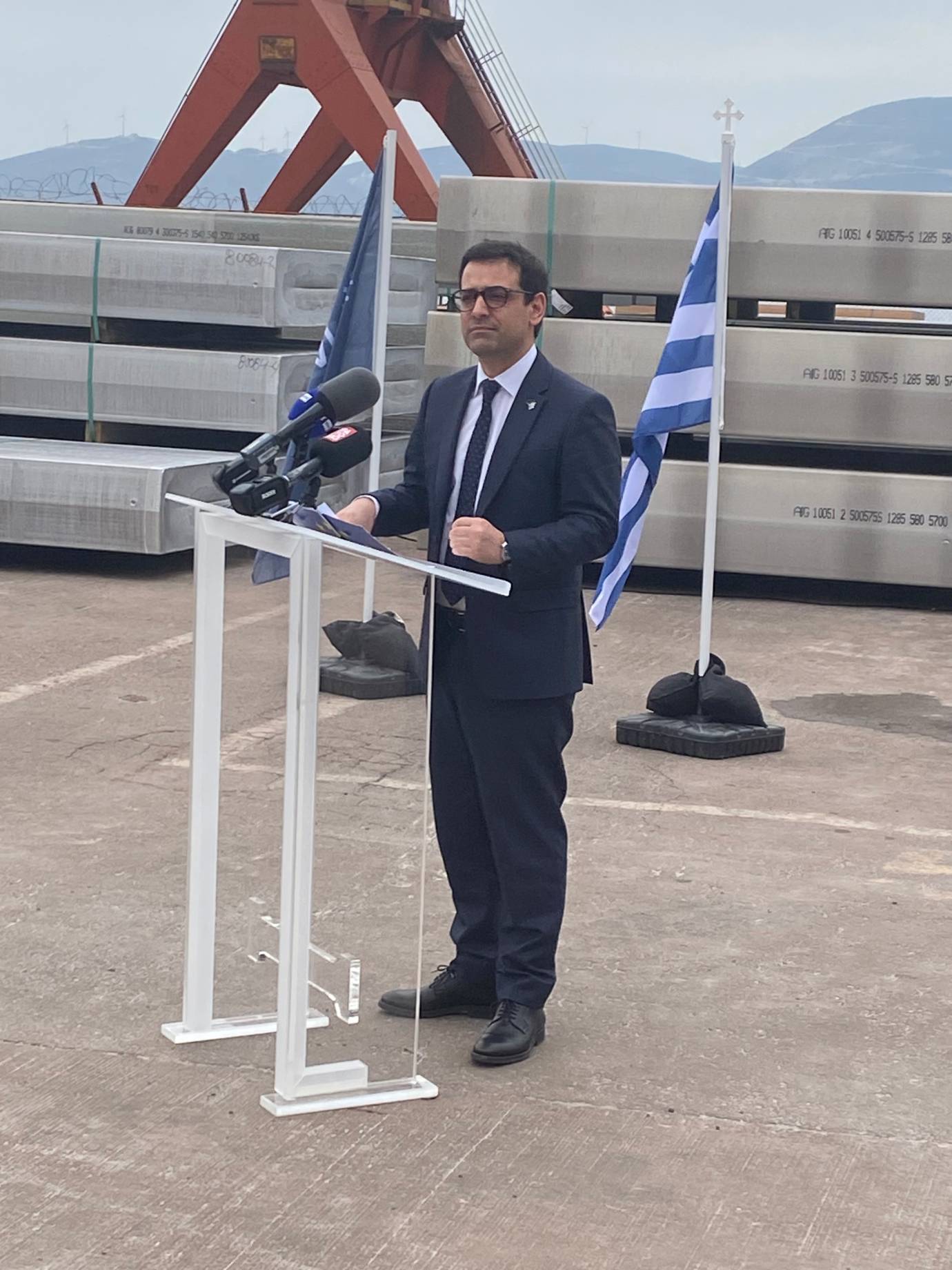 Ο Γάλλος Επίτροπος, Στεφάν Σεζουρνέ, στο εργοστάσιο της Metlen στη Βοιωτία © Όμιλος Παραπολιτικά