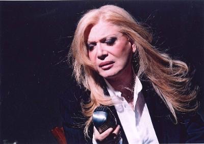 η συνέντευξη της δημοσιογράφου και στιχουργού Αθηνάς Καμπάκογλου, που μίλησε στο parapolitika.gr και τον Γιάννη Ξυνόπουλο για την πορεία της ως δημιουργού ξεχωριστών λαϊκών τραγουδιών, με αφορμή την πρόσφατη κυκλοφορία του τραγουδιού «Δωμάτιο 52» που ερμήνευσε η Καίτη Ντάλη.