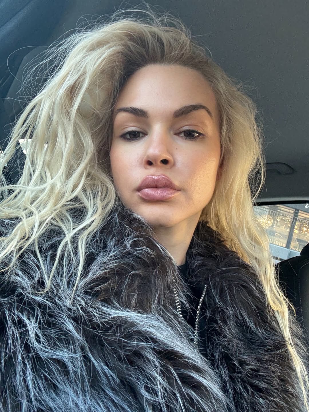 Η ηθοποιός μιλά ανοιχτά για τις οικονομικές δυσκολίες, τη δύναμη που βρήκε στο ξεκίνημά της και τη συγκλονιστική στιγμή που έζησε στο θέατρο, όταν, ενώ ήταν έγκυος, χρειάστηκε να φύγει κατευθείαν για το νοσοκομείο.