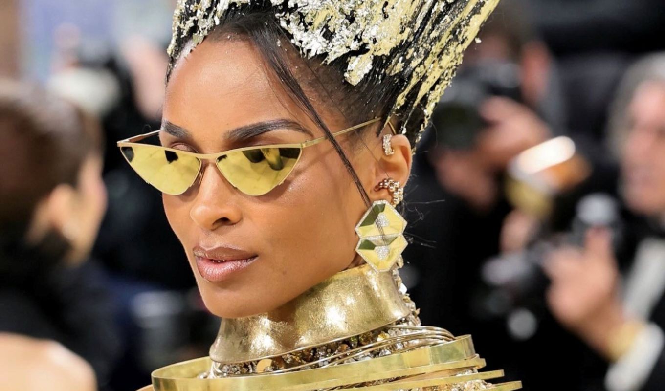 Met Gala 2026: Όταν η τέχνη του μετάλλου συνάντησε τη θηλυκότητα  δια χειρός Celia Kritharioti