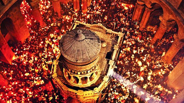 Άγιο Φως: Η τελετή Αφής και το σχέδιο διανομής Του σε όλη τη χώρα