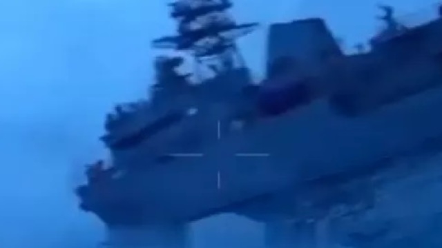 Ουκρανία: Βίντεο με τη στιγμή που drone φέρεται να χτυπά το ρωσικό ...