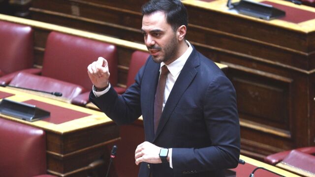 www.parapolitika.gr