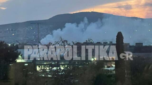 Φωτιά σε υπαίθριο χώρο στον Βοτανικό: Υπό έλεγχο η πυρκαγιά - Είχε εκδοθεί 112 λόγω των πυκνών καπνών (Εικόνα)