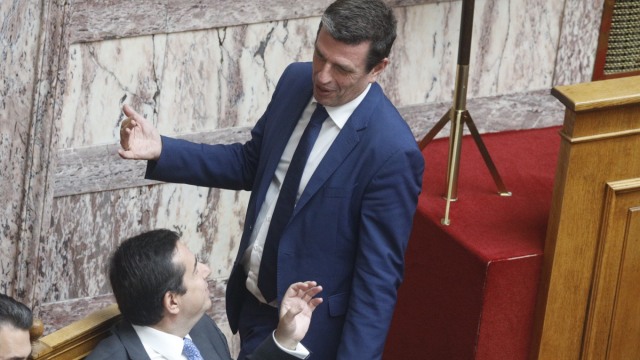 Μαξίμου: Με το μοίρασμα αρμοδιοτήτων έσβησε η φωτιά της κόντρας των κοινοβουλευτικών εκπροσώπων της ΝΔ
