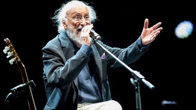 Διονύσης Σαββόπουλος: Ο πολυαγαπημένος μας σύζυγος, πατέρας, παππούς και τραγουδοποιός έφυγε - Η ανακοίνωση της οικογένειας για τον θάνατο του