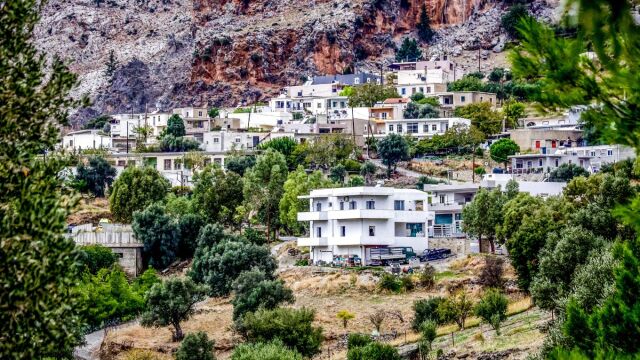 Βορίζια Ηρακλείου: Για αντίποινα και χειροβομβίδες απειλούν την οικογένεια της 56χρονης - Η αστυνομία είπε να φύγουμε από το χωριό