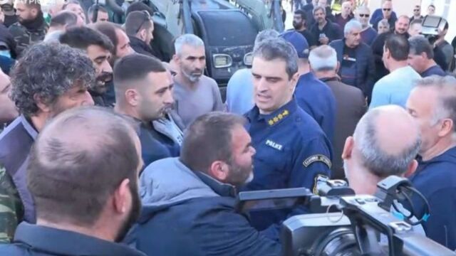 Αλεξανδρούπολη: Ένταση με αγρότες και ΜΑΤ στο αεροδρόμιο πριν από την άφιξη Μητσοτάκη (Βίντεο)