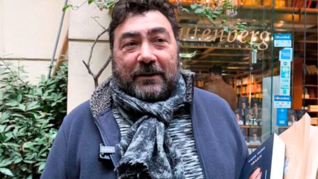 Μυστήριο με άνδρα από Τρίκαλα που περίμενε για το βιβλίο του Αλέξη Τσίπρα - Τι τους συνδέει και γιατί κανείς δεν τον αναγνωρίζει;