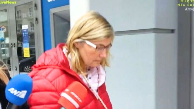 Λουτράκι: Στην αντεπίθεση η 55χρονη δασκάλα που απειλεί με μηνύσεις - Παραμένει εκτός σχολείου έως την ολοκλήρωση της ΕΔΕ (Βίντεο)