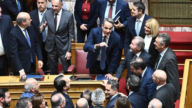 Κυριάκος Μητσοτάκης: Εικόνες γαλάζιας συσπείρωσης μετά την ψήφιση του Προϋπολογισμού στη Βουλή