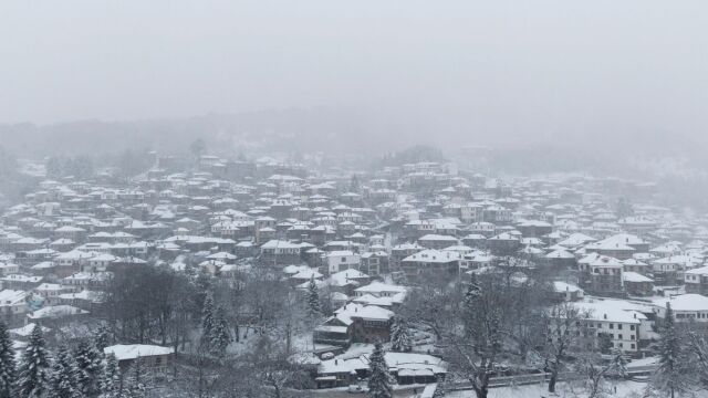 Κακοκαιρία: Χιόνια, μποφόρ και καταρρακτώδεις βροχές - Οι 7 περιοχές που βρίσκονται στο κόκκινο, κλειστά τα σχολεία στην Αττική