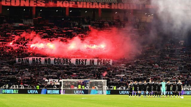 Λιόν - ΠΑΟΚ: Ράγισαν καρδιές στην ενός λεπτού σιγή για τους επτά αδικοχαμένους οπαδούς! - Συγκλονιστικό πανό από τους Γάλλους (Εικόνες & βίντεο)