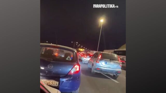Ατελείωτες ουρές στα διόδια της Ελευσίνας - Κλειστή η Αττική Οδός (Βίντεο)
