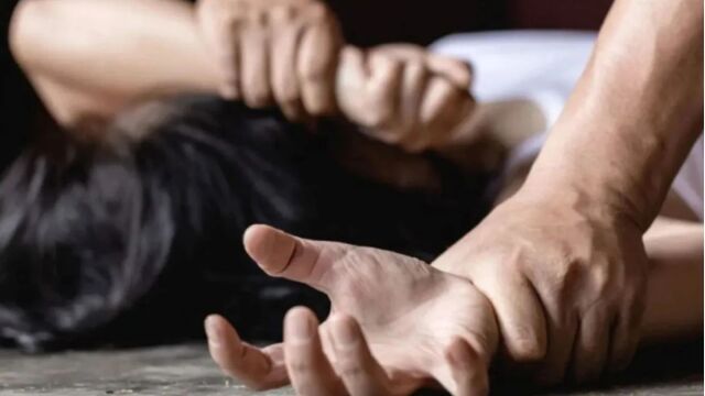 Σοκ στα Χανιά: Το χρονικό της φρίκης με τον ομαδικό βιασμό 17χρονης - Έγινε με τη θέλησή της, μάλλον θέλει να βγάλει χρήμα και έχει ψυχολογικά, λένε οι κατηγορούμενοι (Bίντεο)