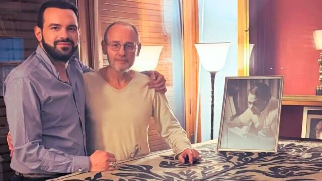 Γιώργος Αρσενάκος  Γιώργος Χατζιδάκις: H συνάντησή τους και η αποκάλυψη - Aνακοίνωσαν την έκδοση ενός ακυκλοφόρητου έργου του Μάνου Χατζηδάκι (Εικόνα)