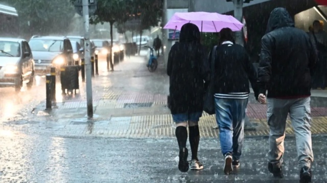 Καιρός: Νέο κύμα κακοκαιρίας με βροχές και χιόνια στα ορεινά - Πού θα είναι έντονα τα φαινόμενα (Βίντεο)