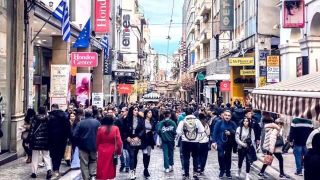 Εορταστικό ωράριο Πάσχα 2026: Πότε ξεκινά στην Αθήνα και στη Θεσσαλονίκη