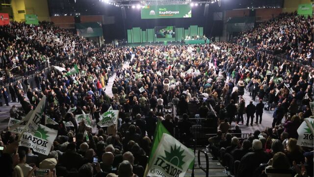 Συνέδριο ΠΑΣΟΚ: Σχεδόν ομόφωνα πέρασαν οι καταστατικές αλλαγές και η διακήρυξη για την μετεκλογική στρατηγική - Δεν κατέθεσε ψήφισμα ο Δούκας