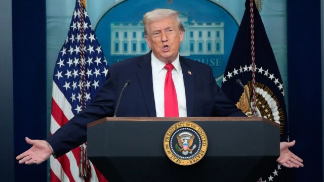 Τραμπ: Καταγγέλλει 