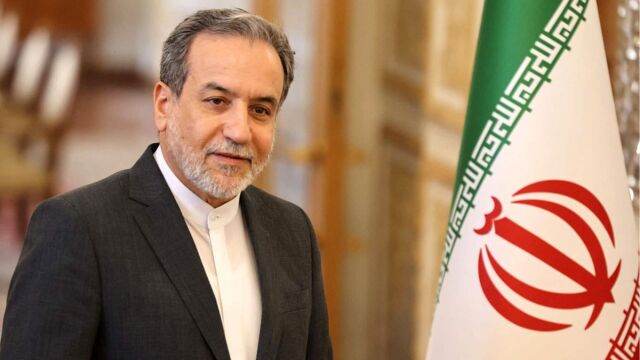 Ιράν: Τηλεφωνική επικοινωνία Αραγτσί - Λαβρόφ για την εκεχειρία και τα Στενά του Ορμούζ