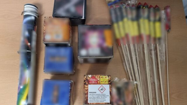 Ελευσίνα: Συνελήφθη 44χρονος που είχε στην κατοχή του 639 κροτίδες (Εικόνα)