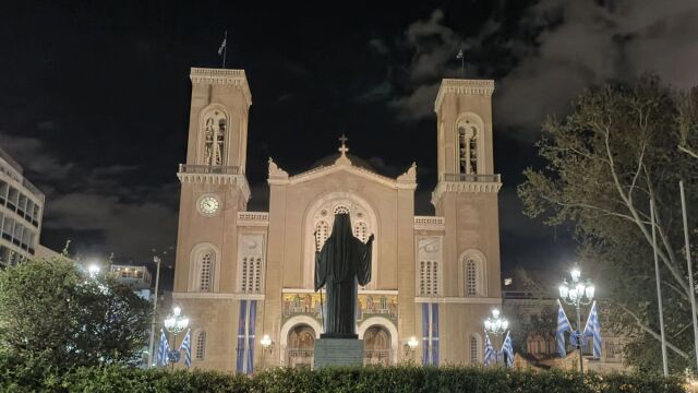 Μητρόπολη Αθηνών: Όλα έτοιμα για την Αναστάσιμη Ακολουθία - Χιλιάδες πιστοί αναμένονται (Βίντεο)