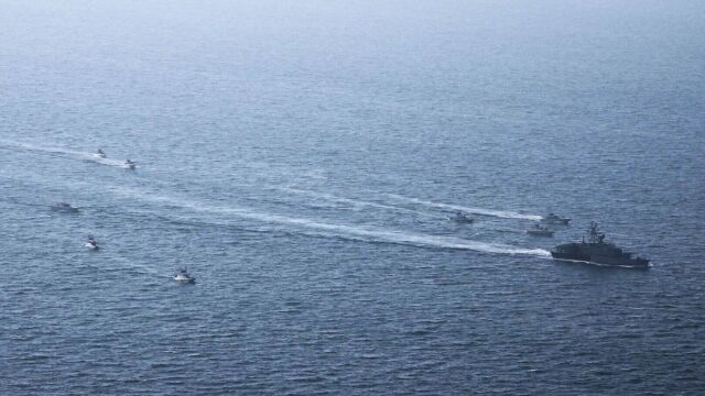 Θρίλερ στα Στενά του Ορμούζ: Αναφορές για αμερικανικά πλοία - Διαψεύδει το Ιράν