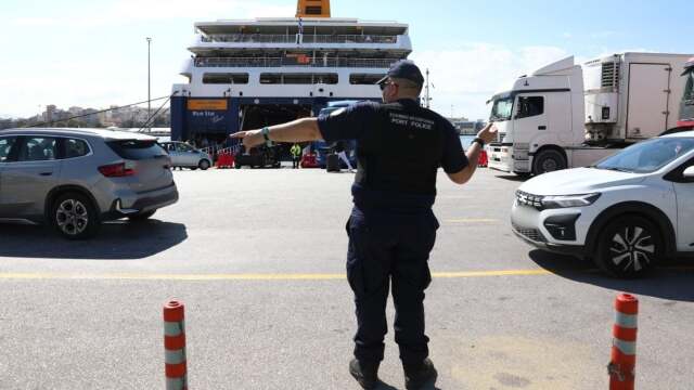 Επιστρέφουν οι εκδρομείς του Πάσχα: Αυξημένη κίνηση στα λιμάνια της Αττικής (Βίντεο)