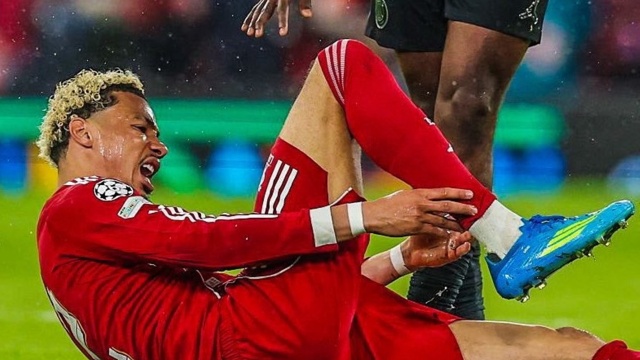 Λίβερπουλ: Η... κατάρα των σέντερ φορ συνεχίζεται, σοβαρός τραυματισμός του Εκιτίκε (Βίντεο)