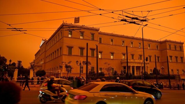 Kαιρός: Βροχές και επιστροφή αφρικανικής σκόνης με ισχυρούς νοτιάδες την Τετάρτη (Βίντεο)