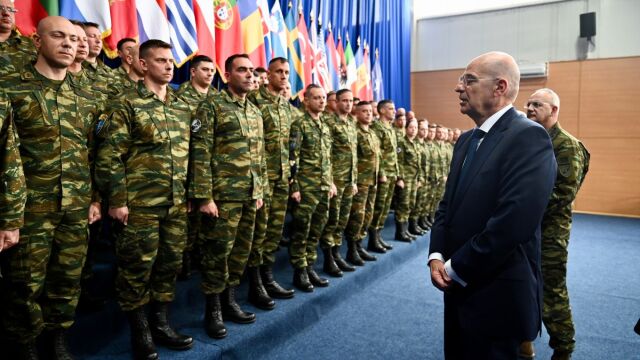 Στην Πριστίνα ο Νίκος Δένδιας: H παρουσία της Ελληνικής Δύναμης Κοσσυφοπεδίου επιτρέπει να υπάρχει ασφάλεια (Εικόνες)