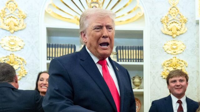 Nτόναλντ Τραμπ: Ο ναυτικός αποκλεισμός του Ιράν παραμένει σε ισχύ, μέχρι την τελική συμφωνία