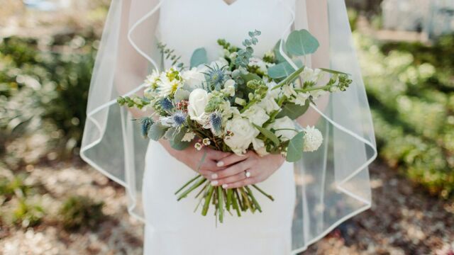 Χαμός σε γάμο στην Αγγλία: Κουνιάδα εκδικήθηκε τη νύφη, λίγο πριν την τελετή - Της έριξε μαύρη μπογιά (Εικόνες)