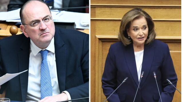 Μακάριος Λαζαρίδης: Στέλνει με retweet τη Ντόρα Μπακογιάννη να φάει κανένα σοκολατάκι