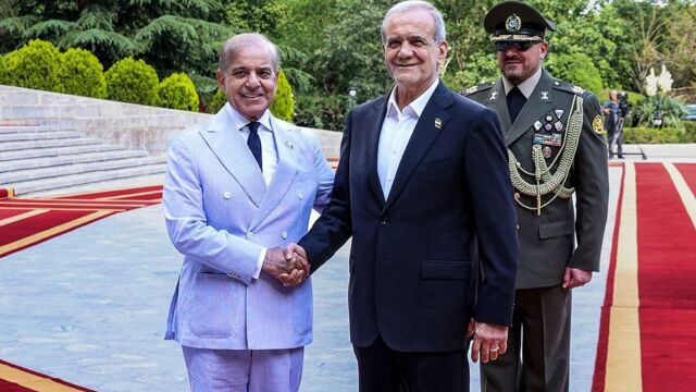 Τηλεφωνική επικοινωνία του πρωθυπουργού του Πακιστάν με τον Πεζεσκιάν για την ένταση στον Κόλπο