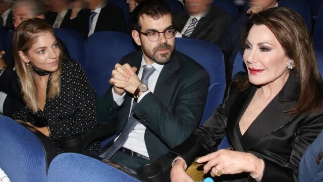 Σπάνια εμφάνιση για τον γιο της Γιάννας Αγγελοπούλου, Παναγιώτη και τη νύφη της Έλλη Παπαδιαμάντη: Που βρέθηκε το ζευγάρι; (Βίντεο)