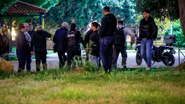 Θρίλερ στον Άγιο Δημήτριο: Άνδρας εντοπίστηκε νεκρός στο Πάρκο Ασυρμάτου - Τον μαχαίρωσαν στο στήθος (Βίντεο)