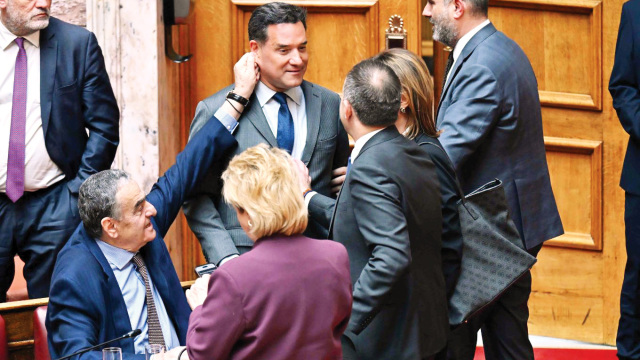 Το πηγαδάκι Βορίδη, Γεωργιάδη, Πλεύρη, το... αυτί του Άδωνι που έγινε στόχος του Αθανασίου και τα υπόλοιπα παρασκήνια (Εικόνες)