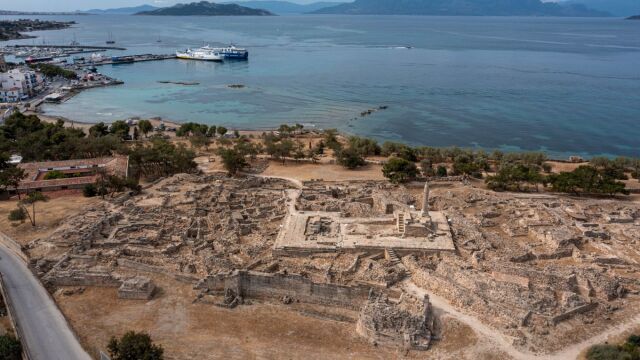 YΠΠΟ: Πολύτιμα χρυσά ευρήματα από τη Μέση Εποχή του Χαλκού στην Κολώνα Αίγινας (Εικόνες)