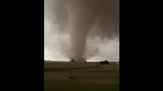 Σκηνές καταστροφής στην Οκλαχόμα από τεράστιο ανεμοστρόβιλο: Τουλάχιστον 10 τραυματίες και εκτεταμένες ζημιές (Βίντεο)