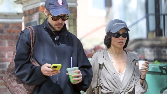 Χάρι Στάιλς και Ζόι Κράβιτζ ένα βήμα πριν τον γάμο - Το διαμαντένιο δαχτυλίδι που τράβηξε τα βλέμματα