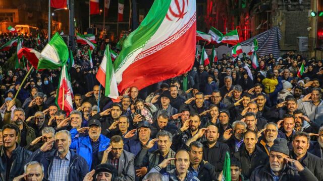 Συναγερμός στο Λονδίνο: Ανάρτηση της ιρανικής πρεσβείας απηύθυνε κάλεσμα για 