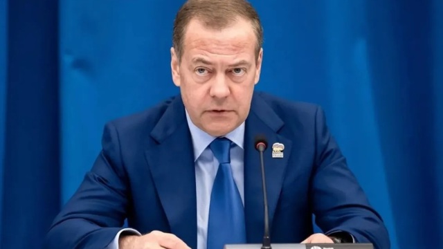 Μεντβέντεφ: Αμφισβητεί ότι οι ΗΠΑ είναι κατάλληλες για μεσολαβητής σε συγκρούσεις