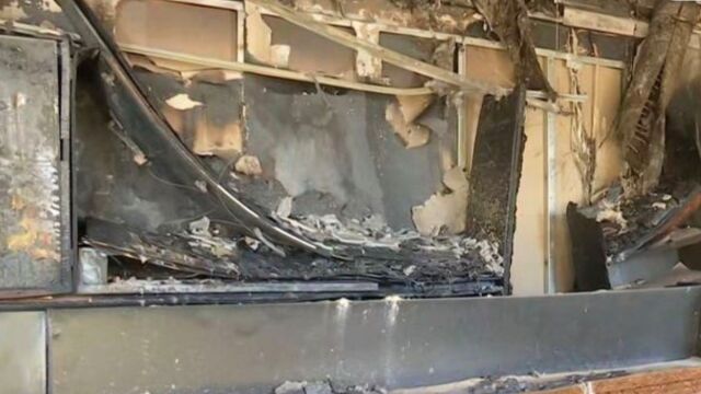 Γαστούνη Hλείας: Έσπασαν και έκαψαν το μαγαζί του περιπτερά που είχε ξυλοκοπηθεί - 