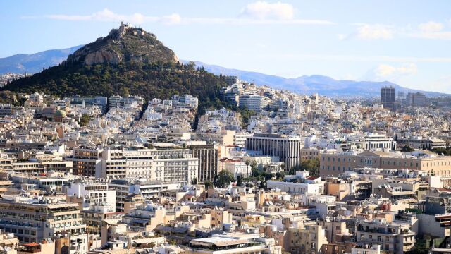 Φόρος μεταβίβασης ακινήτων: Πλήρης οδηγός απαλλαγής και αφορολόγητων ορίων 2024