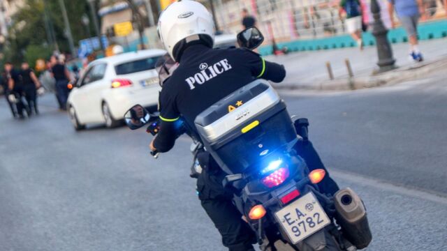 Ομόνοια: Ιρανός επιτέθηκε σε άνδρα με κλαδευτήρι για να του πάρει το πατίνι