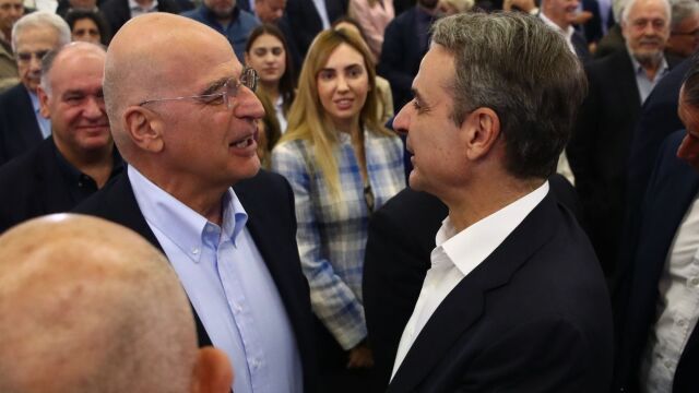Το εξαιρετικό κλίμα στη Θεσσαλονίκη μεταξύ Μητσοτάκη και Δένδια και η πρόταση να... γυρίσουν στην Αθήνα με το ίδιο αεροπλάνο
