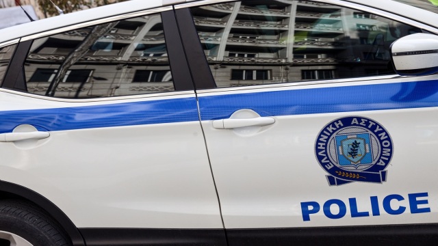 Θεσσαλονίκη: 33χρονος έριξε βαζάκια με εύφλεκτο υγρό στο σπίτι της πρώην συντρόφου του - Συνελήφθη από τις αρχές